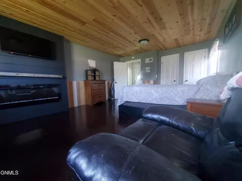 11 3rd Street Sw St SW, Bowman, ND 58623 photo 5