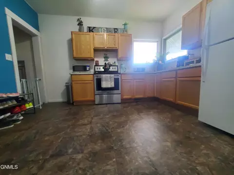 11 3rd Street Sw St SW, Bowman, ND 58623 photo 3
