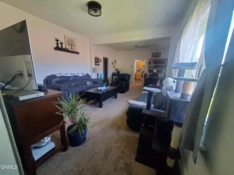 11 3rd Street Sw St SW, Bowman, ND 58623 photo 4