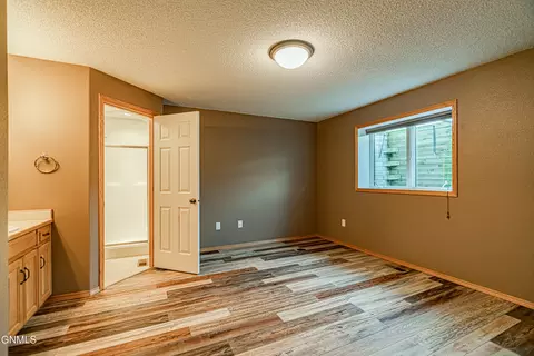 3431 Thunderbird Ln, Bismarck, ND 58503 photo 63