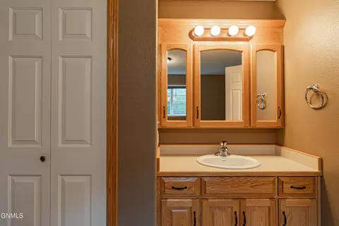 3431 Thunderbird Ln, Bismarck, ND 58503 photo 66