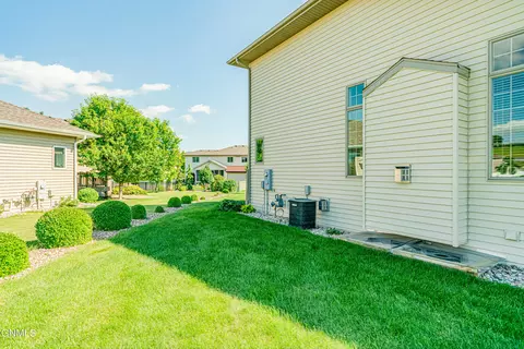 3431 Thunderbird Ln, Bismarck, ND 58503 photo 74