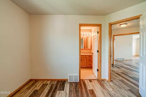 3431 Thunderbird Ln, Bismarck, ND 58503 photo 52