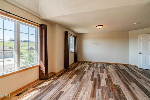 3431 Thunderbird Ln, Bismarck, ND 58503 photo 40