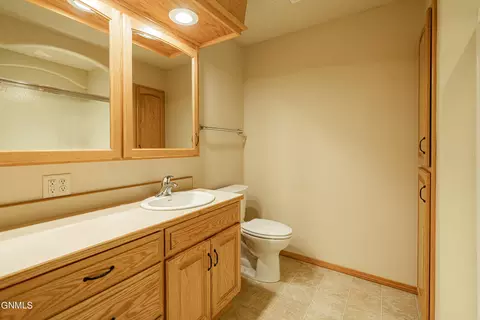 3431 Thunderbird Ln, Bismarck, ND 58503 photo 45