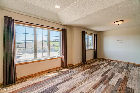 3431 Thunderbird Ln, Bismarck, ND 58503 photo 39