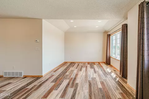 3431 Thunderbird Ln, Bismarck, ND 58503 photo 37