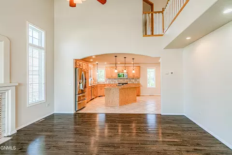 3431 Thunderbird Ln, Bismarck, ND 58503 photo 8