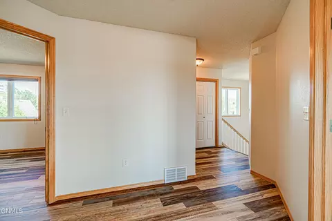 3431 Thunderbird Ln, Bismarck, ND 58503 photo 34