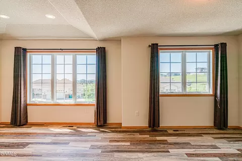 3431 Thunderbird Ln, Bismarck, ND 58503 photo 41