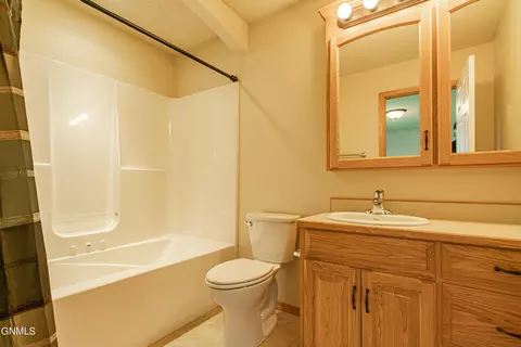 3431 Thunderbird Ln, Bismarck, ND 58503 photo 53