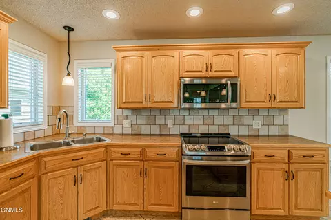 3431 Thunderbird Ln, Bismarck, ND 58503 photo 20