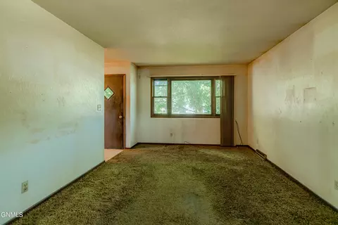 717 16th St S, Bismarck, ND 58504 photo 3