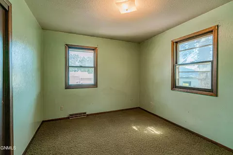 717 16th St S, Bismarck, ND 58504 photo 18