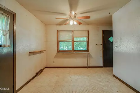 717 16th St S, Bismarck, ND 58504 photo 6