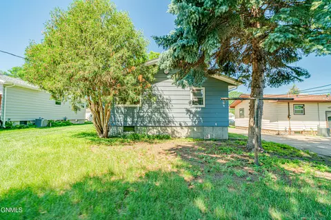 717 16th St S, Bismarck, ND 58504 photo 37