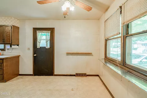 717 16th St S, Bismarck, ND 58504 photo 8