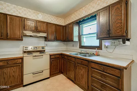 717 16th St S, Bismarck, ND 58504 photo 11