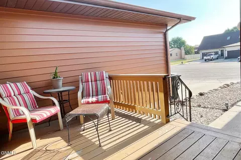 2215 N Main Ct, Williston, ND 58801 photo 6