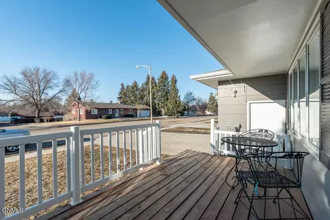 604 Turnpike Ave E, Bismarck, ND 58501 photo 2