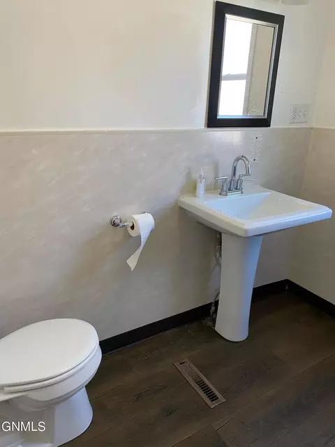 616 3rd St SE, Jamestown, ND 58401 photo 3