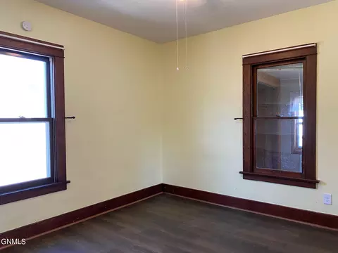 616 3rd St SE, Jamestown, ND 58401 photo 8