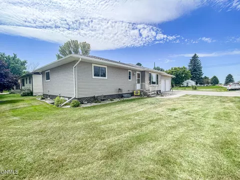 401 3rd St SW, Steele, ND 58482 photo 3
