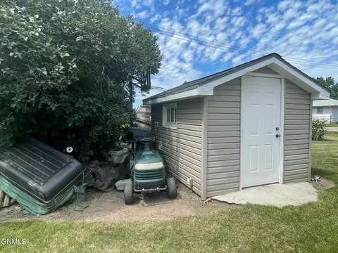 401 3rd St SW, Steele, ND 58482 photo 6