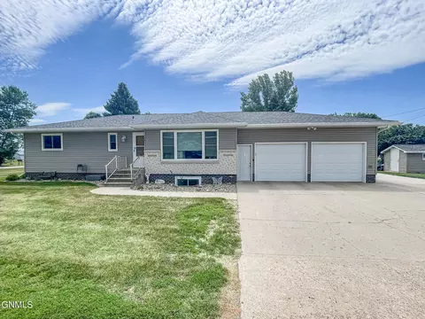 401 3rd St SW, Steele, ND 58482 photo 2
