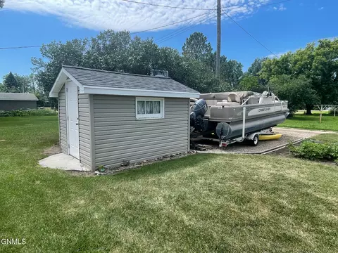 401 3rd St SW, Steele, ND 58482 photo 7
