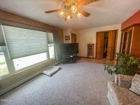 401 3rd St SW, Steele, ND 58482 photo 18