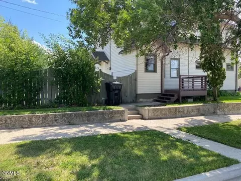 822 1st Ave E, Williston, ND 58801 photo 3