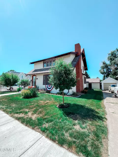 701 1st Ave E, Williston, ND 58801 photo 2