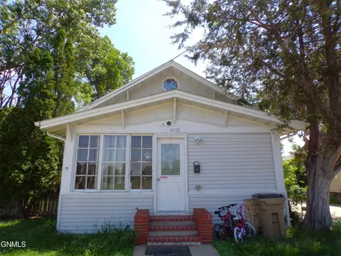 610 E Central Ave, Minot, ND 58701 photo 1