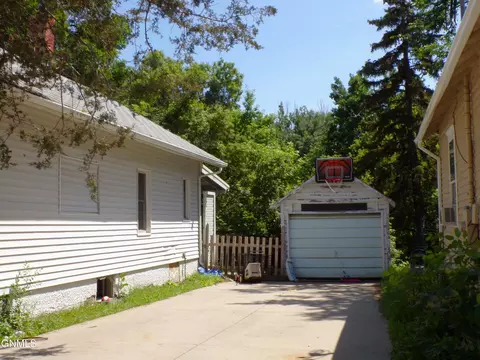 610 E Central Ave, Minot, ND 58701 photo 5