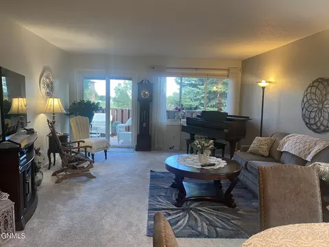 433 Brandon Dr, Bismarck, ND 58503 photo 4