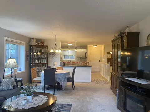 433 Brandon Dr, Bismarck, ND 58503 photo 6