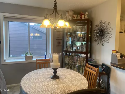 433 Brandon Dr, Bismarck, ND 58503 photo 5