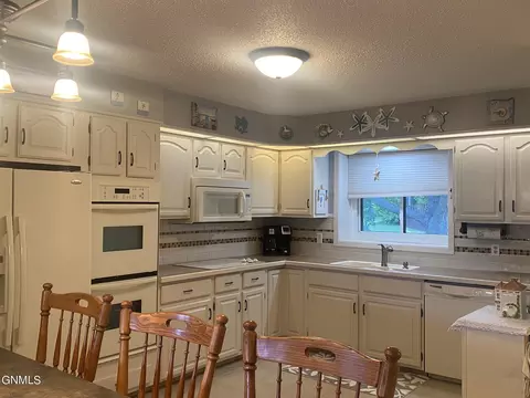 433 Brandon Dr, Bismarck, ND 58503 photo 19