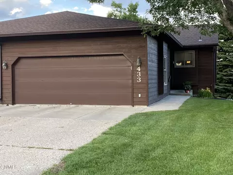 433 Brandon Dr, Bismarck, ND 58503 photo 1