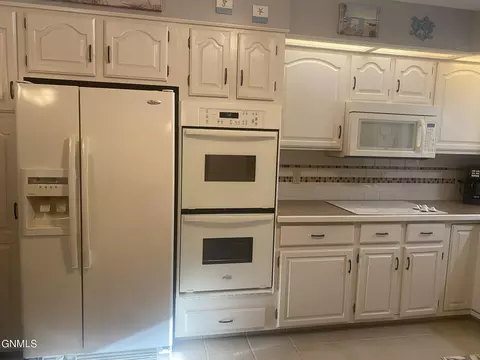 433 Brandon Dr, Bismarck, ND 58503 photo 9