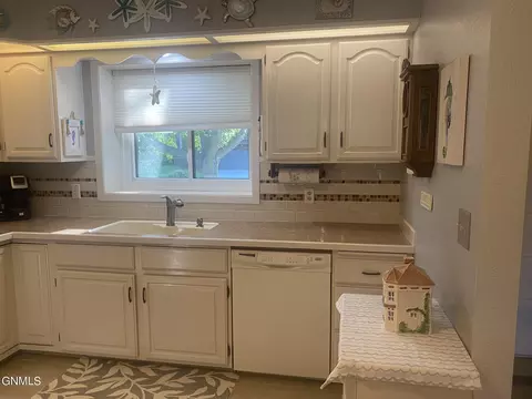 433 Brandon Dr, Bismarck, ND 58503 photo 11