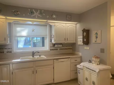 433 Brandon Dr, Bismarck, ND 58503 photo 12