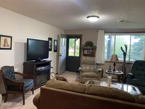 433 Brandon Dr, Bismarck, ND 58503 photo 40