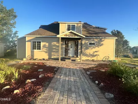 14280 Painted Woods Dr, Williston, ND 58801 photo 1