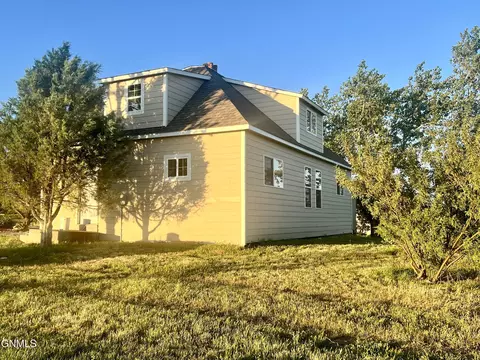 14280 Painted Woods Dr, Williston, ND 58801 photo 2