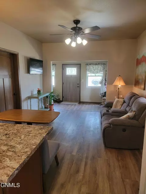 401 3 Ave NE, Mandan, ND 58554 photo 9