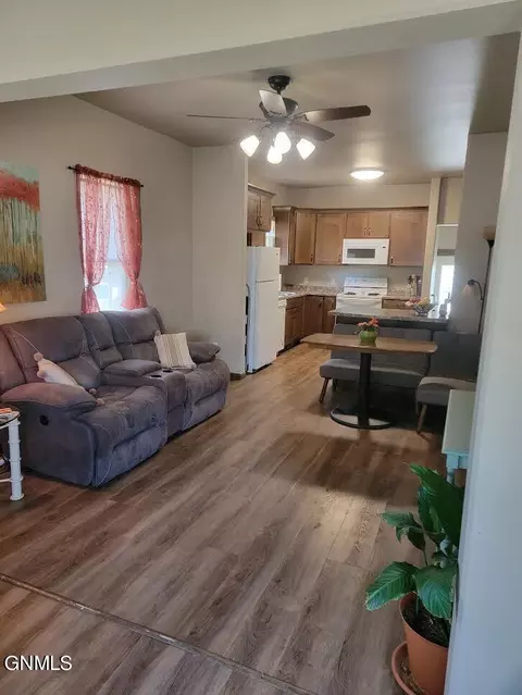 401 3 Ave NE, Mandan, ND 58554 photo 5