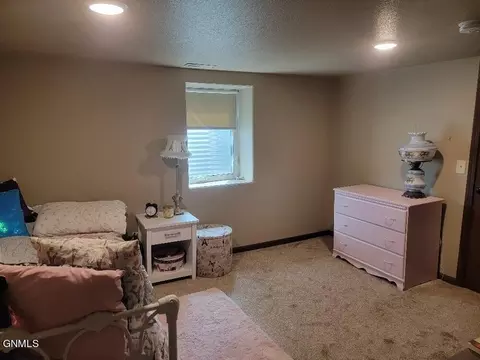 401 3 Ave NE, Mandan, ND 58554 photo 21
