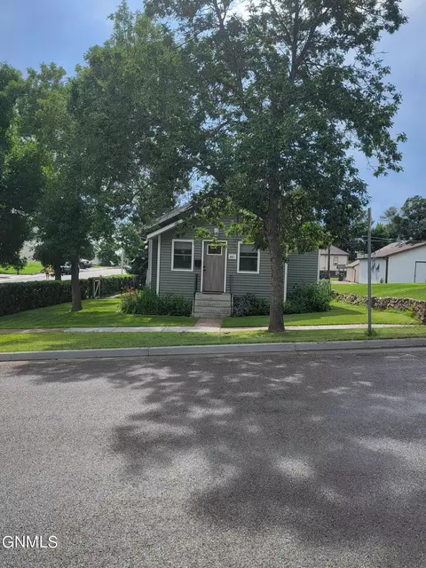 401 3 Ave NE, Mandan, ND 58554 photo 1